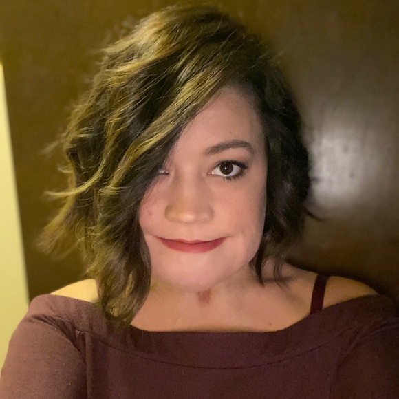 Meet your Posher, Ashley - Picture 2 of 5